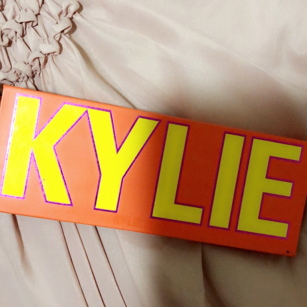Kylie cosmetics limited edition summer palette